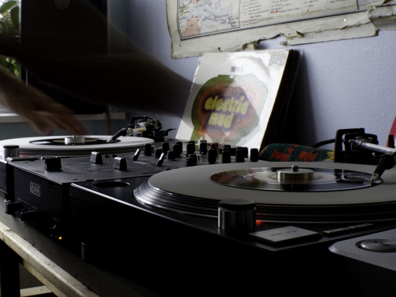 DJ-Format-Record-Spinning10